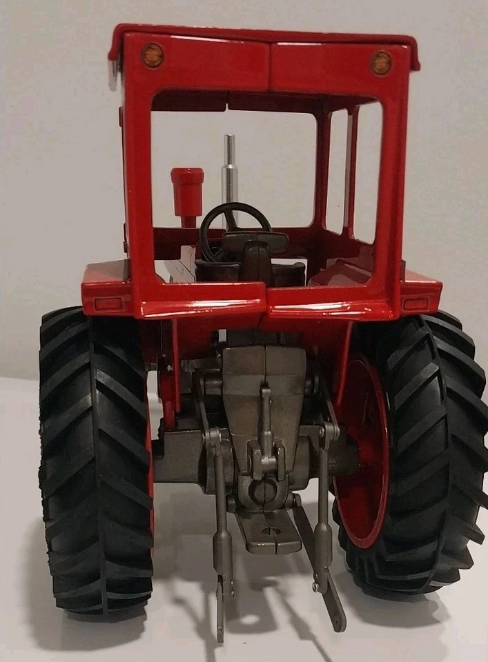 SCALE MODEL MASSEY FERGUSON 1130  1/16 NOVEMBER 1999 OPEN HOUSE SPECIAL EDITION  - Image 3 of 4