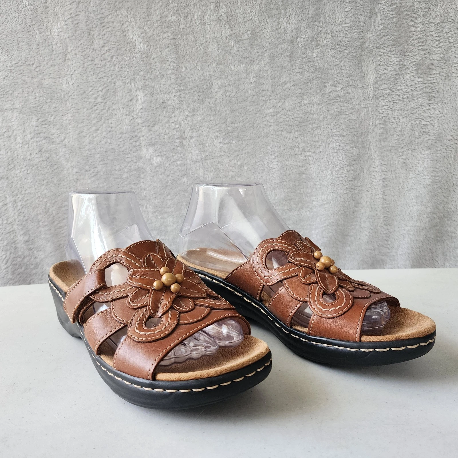 Sandali Clarks donna 8 scarpe comode pelle marrone perline fiori regolabili