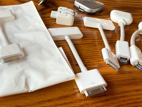 Apple Lot - Eight Adapters - iBook G3, 30 Pin HDMi, Dvi, More. As Pictured. - Afbeelding 2 van 6