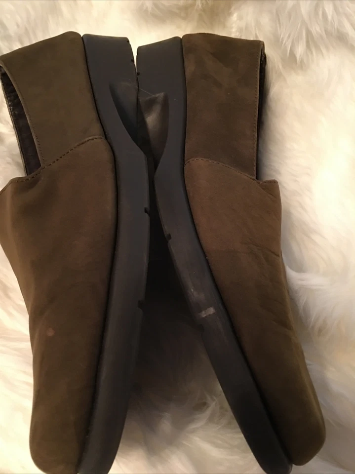 Zapatos sin cordones planos de gamuza con aerosoles suelas de goma verde oliva para mujer talla 8B Foto 4 de 4