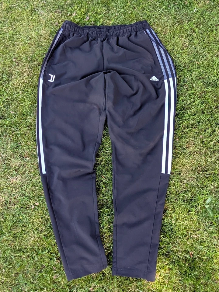 🔥 Juventus x Adidas Trackpants Trainingshose Schwarz Gr. M Neu - Bild 2 von 4