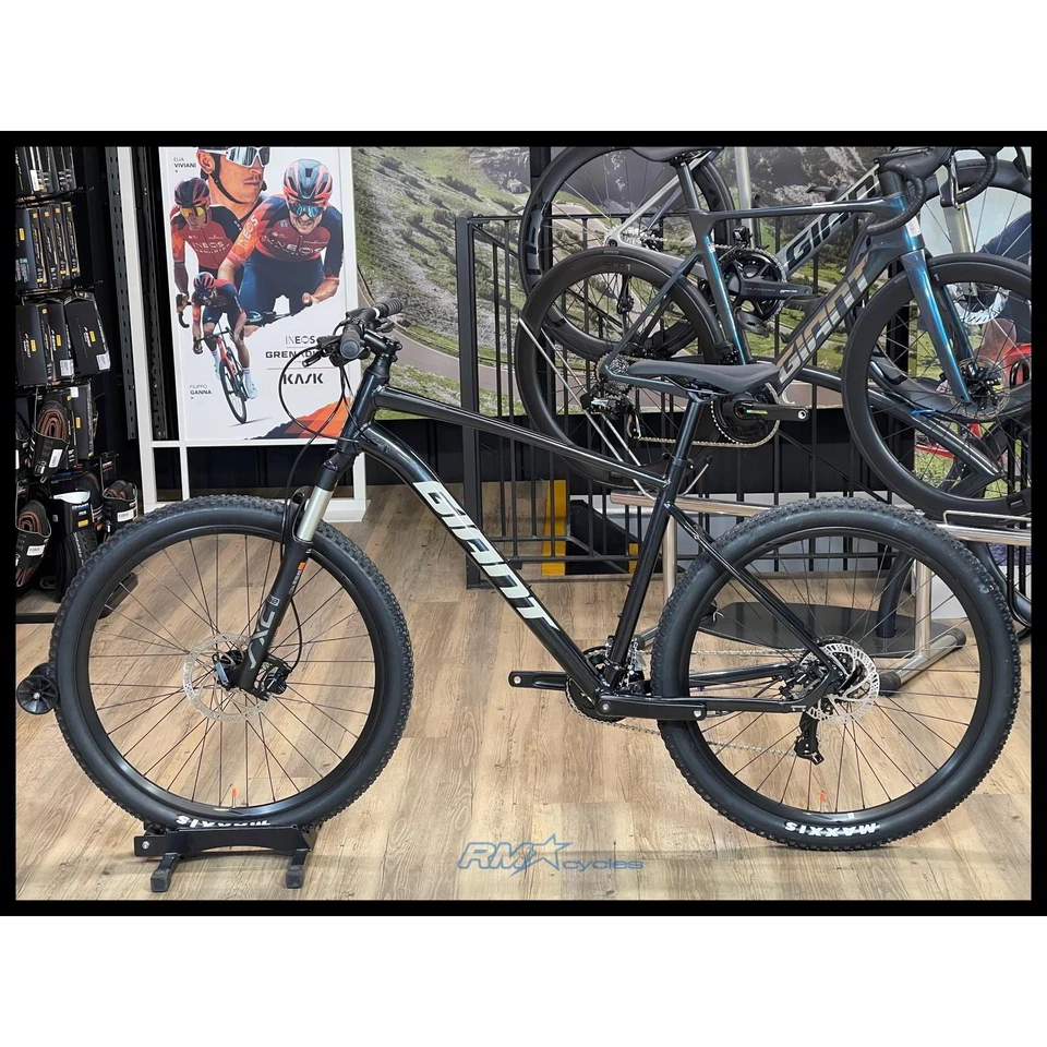 Giant Talon 3 Large Trekking Green 2021 Ex-Display - image 2 of 4