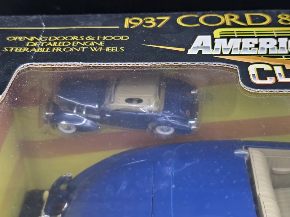 ERTL American Muscle 1937 Cord 812 Sportsman Convertible 1:18 Scale Diecast Car - Image 4 of 4