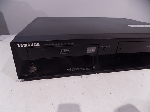 Samsung DVD-VR350M Registratore DVD Videoregistratore Combo Nero DIFETTOSO Venduto come RICAMBI/PARTI - Foto 2 di 9