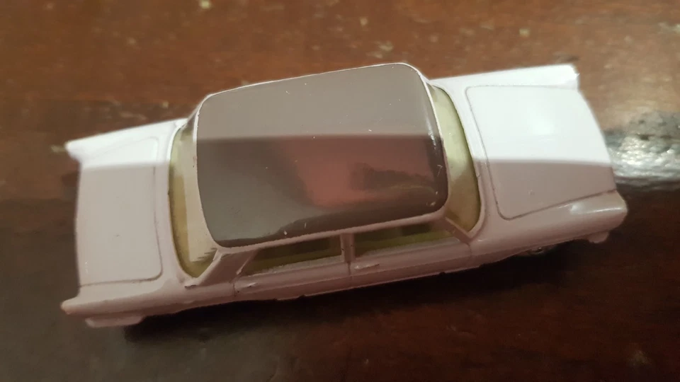 CORGI TOYS 232 1/43 FIAT 2100 ROSA VINTAGE - Immagine 4 di 4