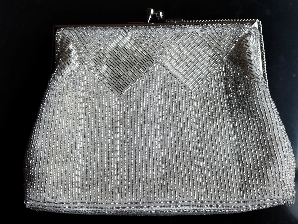 Bolso sin asas plateado vintage de calidad japonés con cuentas de noche Foto 2 de 4