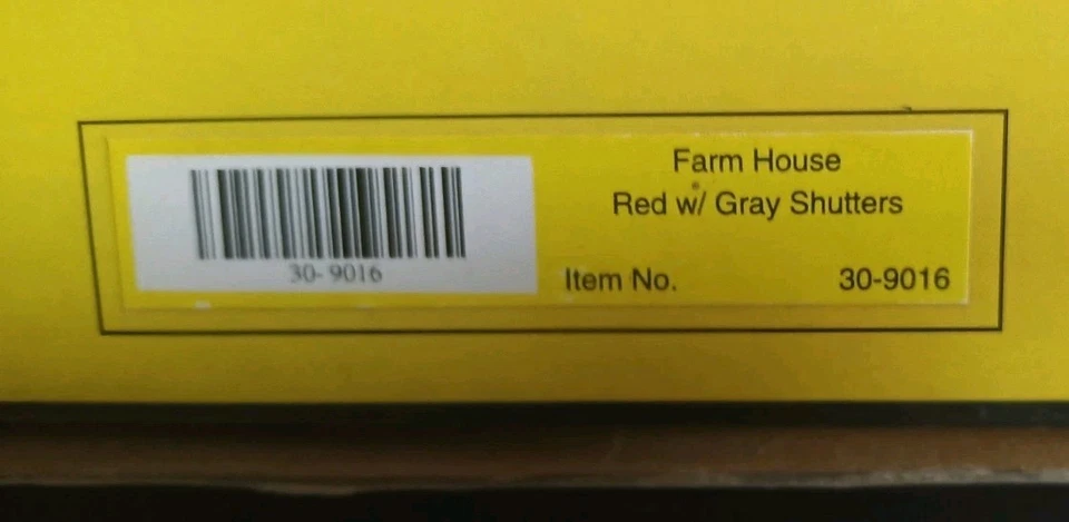 MTH # 30-9016 0 GAUGE  Rare Red Farm House Pre-owned Red With Gray Shutters VG - Image 2 of 2