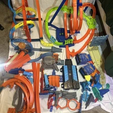 HUGE Hot Whee Track Lot Of Multiple Set Pieces Comes With Everything Shown!