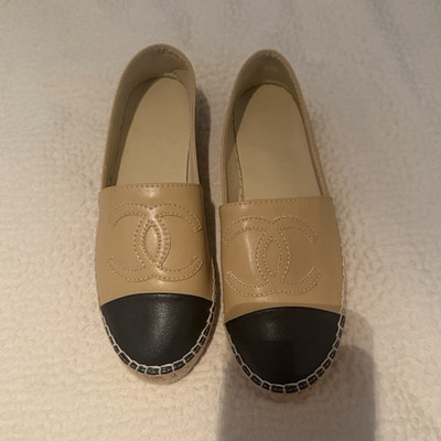 CHANEL Women s Beige/Black Logo Cap Toe Slip-On Espadrille Flats EU 42 Spain