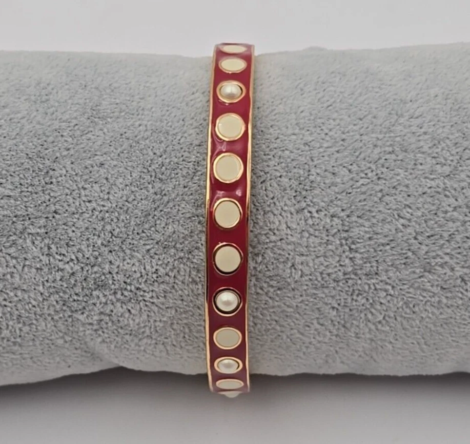 Bracciale pendente Kate Spade New York smalto rosso e crema tono oro con accento di perle