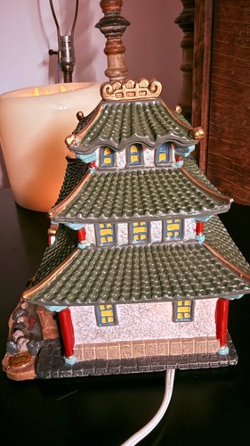 Casa de té Lemax Pagoda 2005 exclusiva de Lenox iluminada pueblo asiático funciona - Imagen 12 de 14