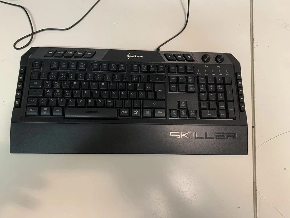 Tastiera gaming Sharkoon Skiller SGK5 RGB QWERTZ difettosa con scatola - Immagine 2 di 4