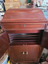 Antique Victrola Record Player with '78 records