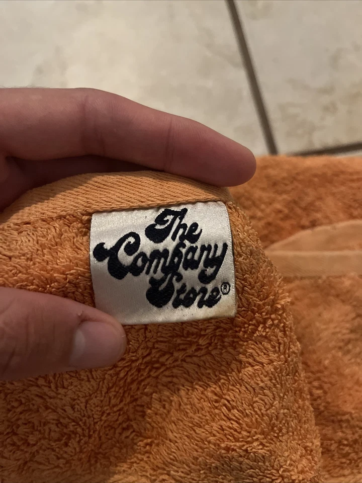 Bright Orange Large 100% Cotton Bath Towel Hardly Used Great Condition - Image 3 of 3