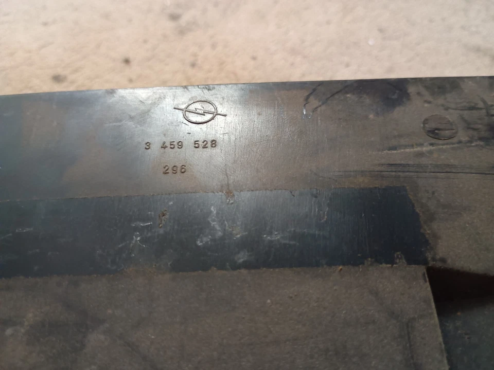 Rejilla radiador izquierdo original Opel Manta A GTE 3459528 Foto 3 de 3