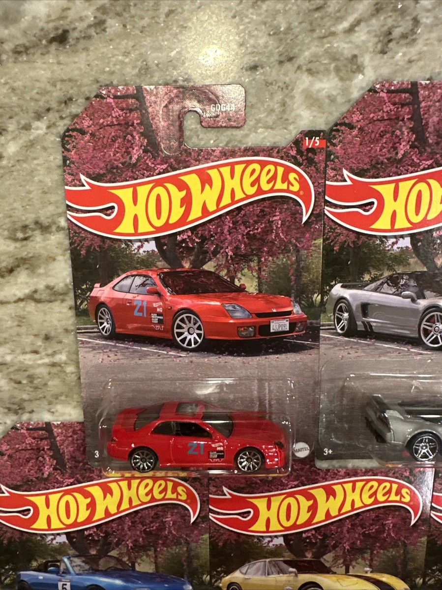 Hot Wheels モダンクラシックス 5台セット Amazon.com: Hot Wheels Classic Hot Rods 1:64 Scale 5 Car Set