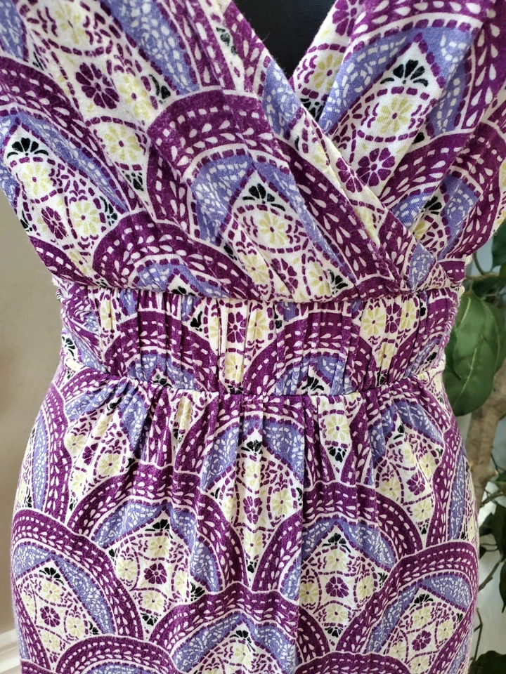 Vestido casual feminino Elle roxo rayon gola V sem mangas comprimento do joelho tamanho pequeno - Imagem 3 de 4