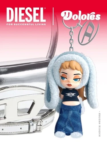 DIESEL x Dolores Edizione Limitata Peluche Portachiavi Borsa Charm Autentico - Foto 14 di 19