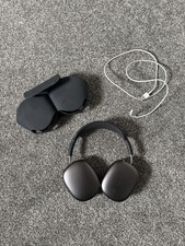 Apple AirPods Max (1st Gen), Space Grey with Case and USB A-Damage on Ear Cup
