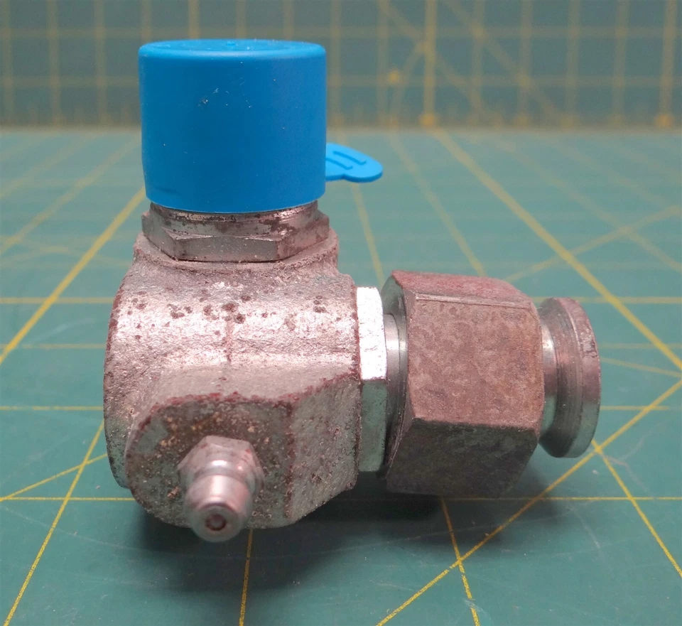 General Motors GM 1536341 Speedometer-Tachometer Drive Adaptor 6680-00-573-5240 - Image 4 of 4