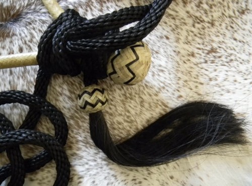 Natürlicher und schwarzer Rohhaut Bosal mit schwarzem Nylon Mekate Zügel gebisslos Hackamore - Bild 2 von 5
