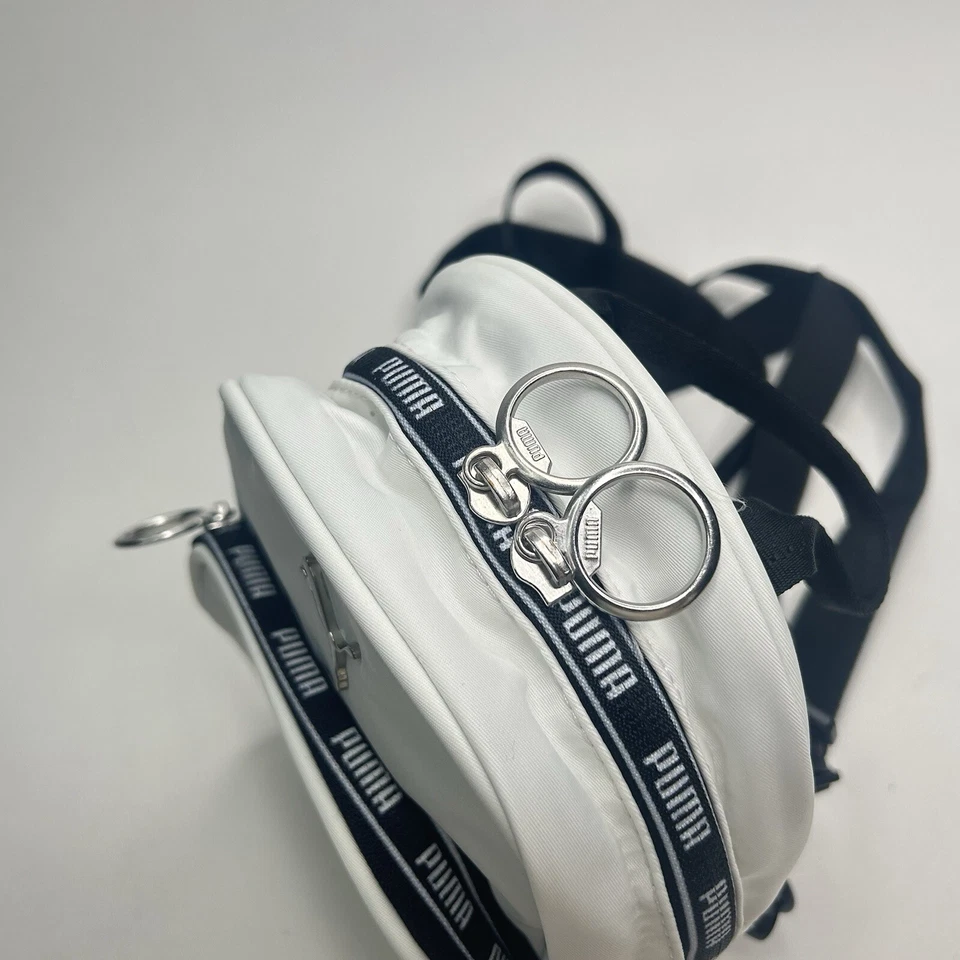 Mochila branca Minimalist PUMA Mini Series - Imagem 3 de 4