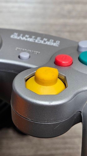 AUTHENTIC NINTENDO GAMECUBE OEM WIRED CONTROLLER DOL-003 (WEAR ON KNOBS)T31 - Picture 6 of 7