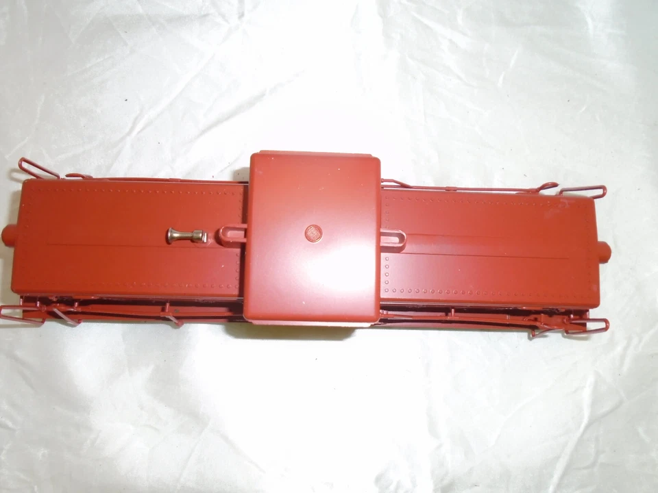 Lionel Modern Era #6-18907 Rock Island 44 ton Diesel Shell and Bottom Frame Only - Image 3 of 4