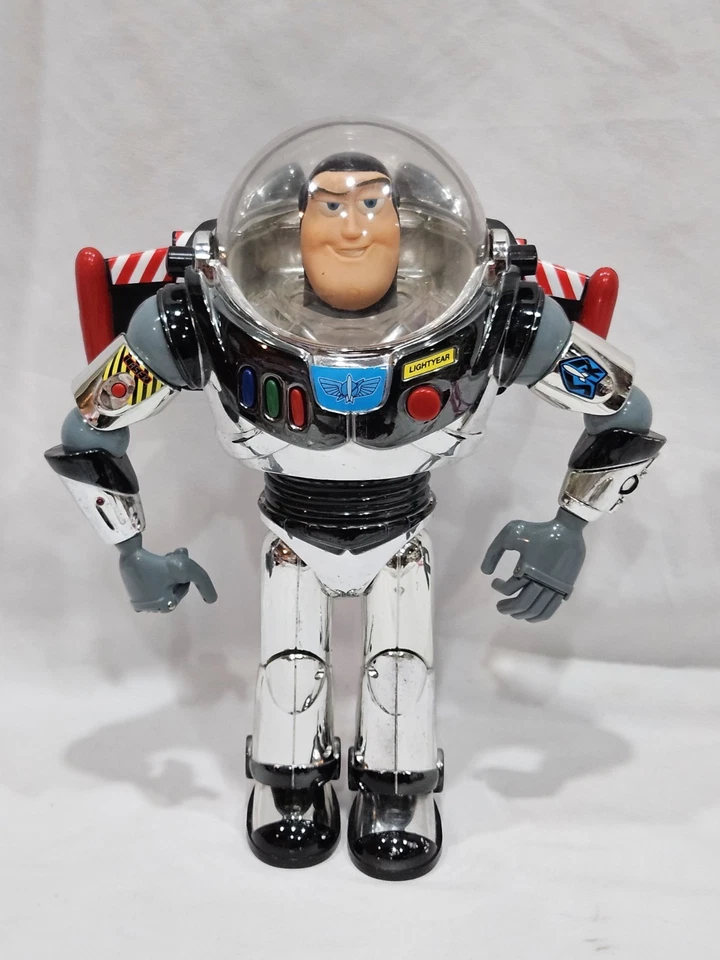 Figura de acción cromada Intergalactic Buzz Lightyear de Disney Toy Story Talking Light Foto 2 de 4