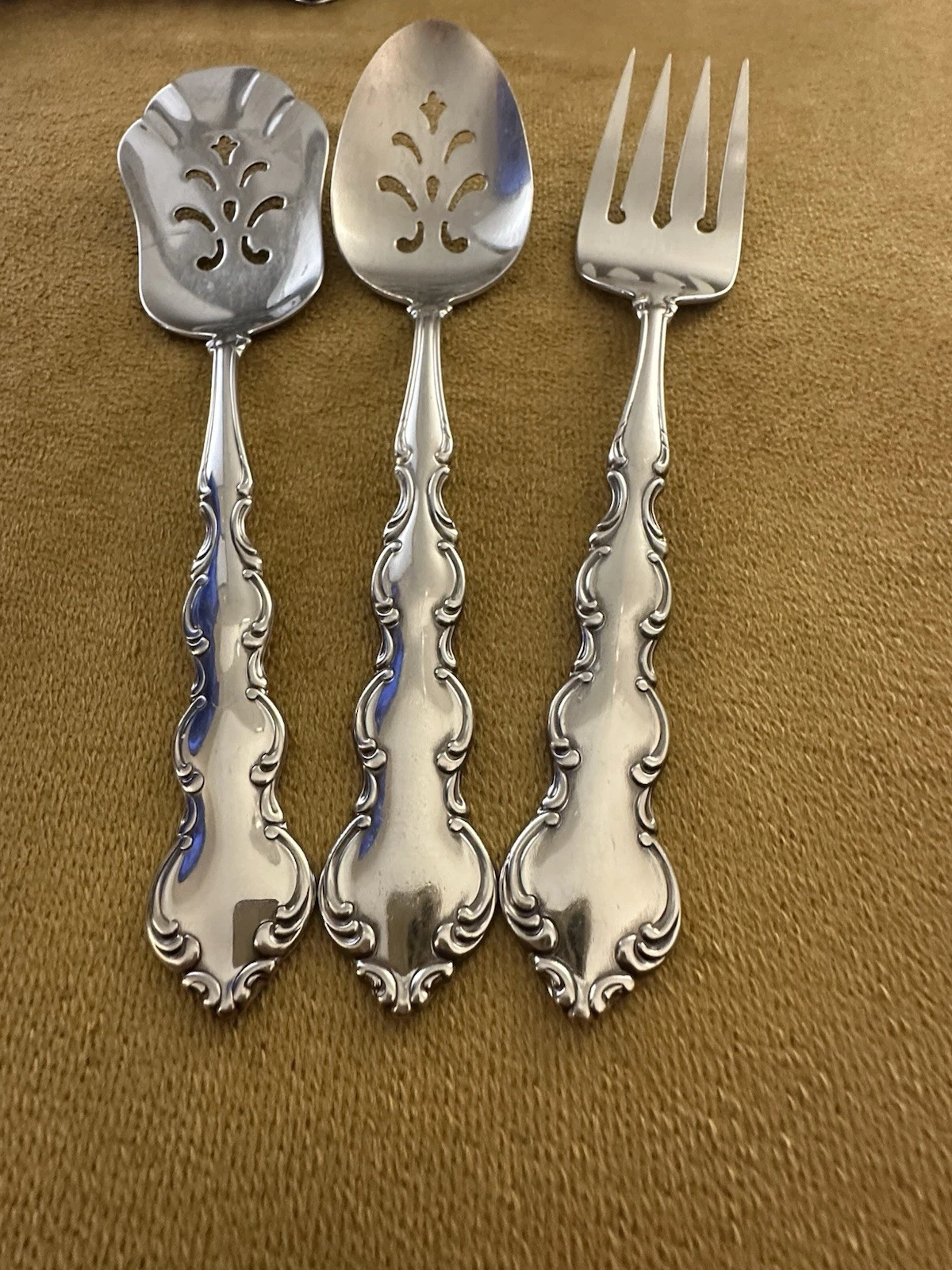 Oneida MOZART Deluxe Stainless Flatware -- Slotted Spoon Serving Fork + Server