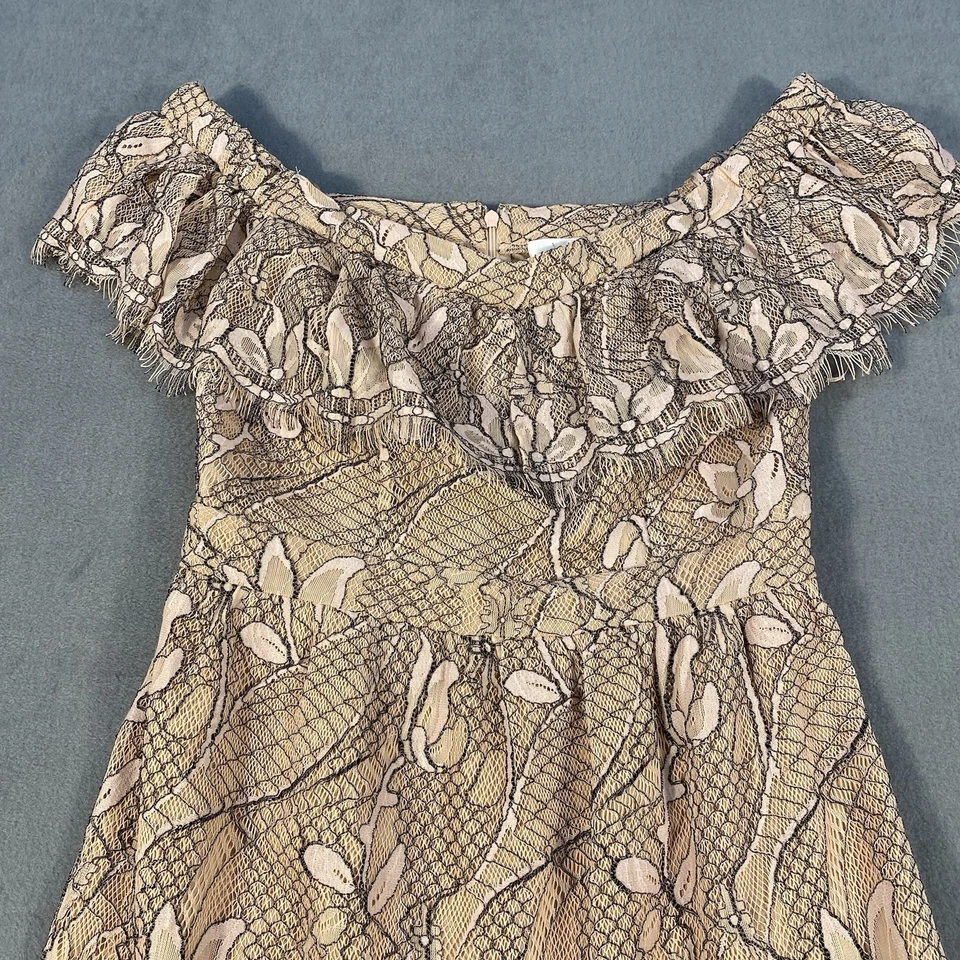 Vestido Wayf para mujer color tostado y crema con cordones fuera del hombro mini con volantes, forrado, talla 4 Foto 2 de 4