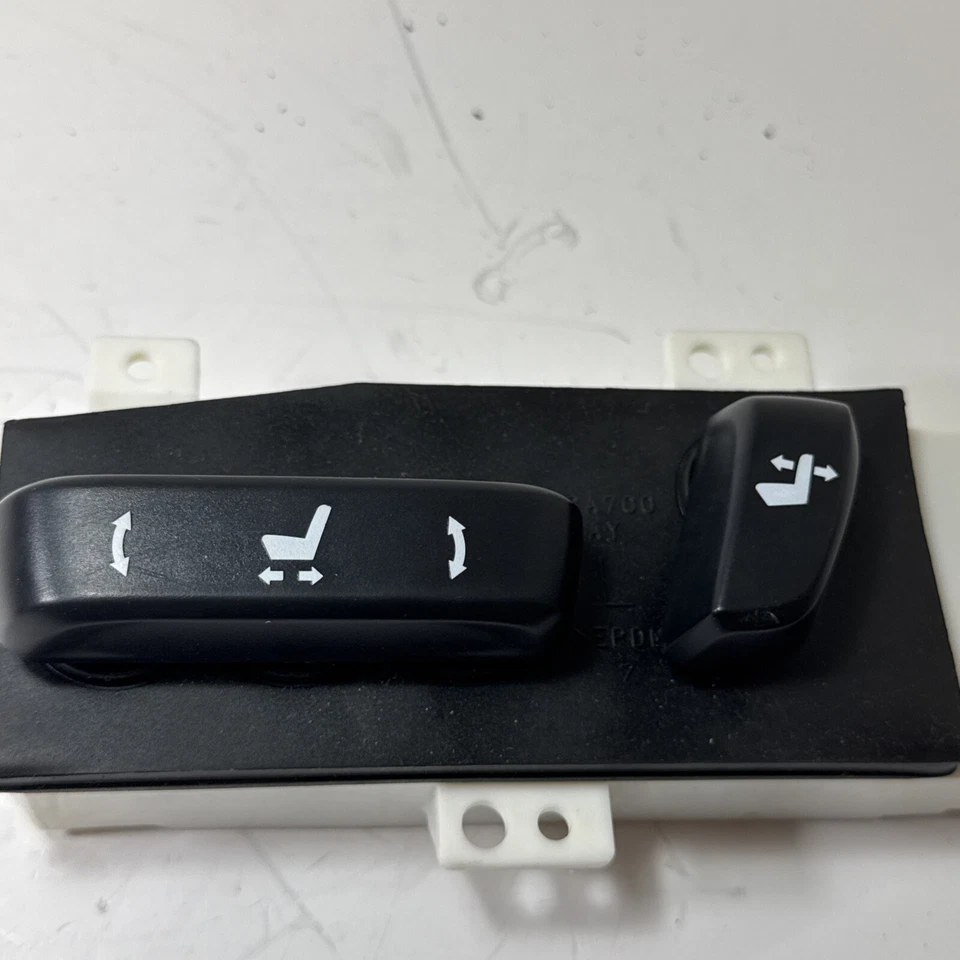 2018 LEXUS IS300 FRONT LEFT SIDE SEAT ADJUSTMENT CONTROL SWITCH OEM - Image 2 of 4