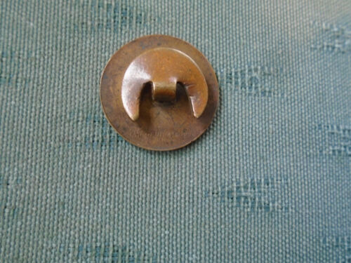 RARE VINTAGE CENTURY ROAD CLUB - CYCLING CYCLISTS ENAMEL LAPEL BADGE - Picture 2 of 2