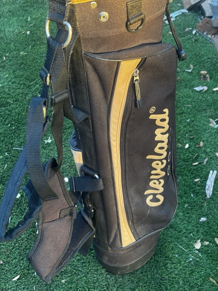 Conjunto de golfe Cleveland Junior Series destro 1/3, 5/6, 7/8, 9/P, SW, putter e bolsa driver - Imagem 3 de 4