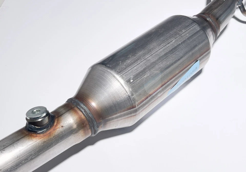 Convertidor catalítico para Volkswagen Beetle Jetta Golf 2001-2005 2,0 L Foto 4 de 4