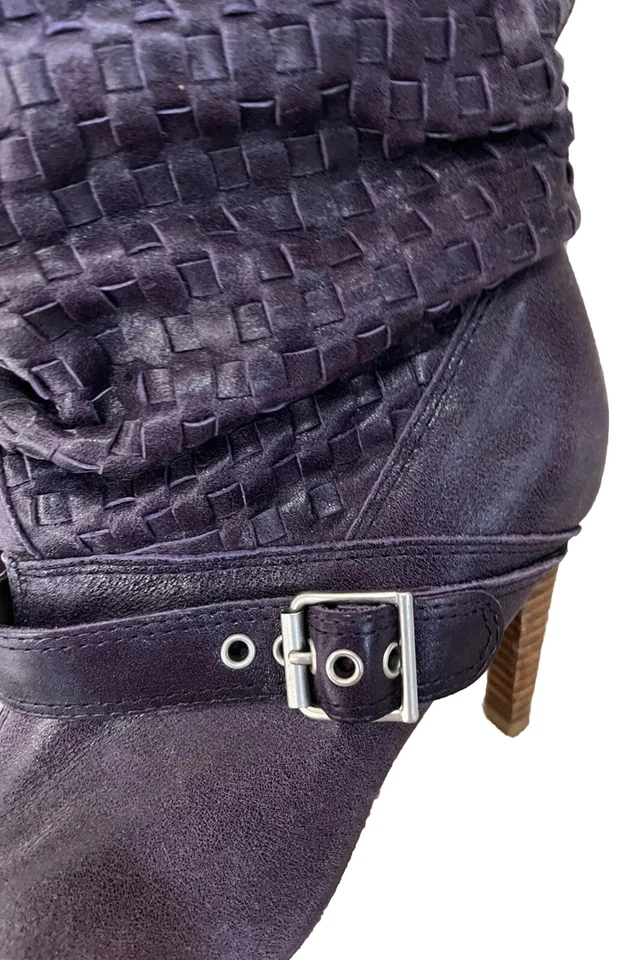 😎💜RSVP biqueira pontiaguda couro roxo fivela detalhe trançado salto empilhado tamanho 5 1/2 - Imagem 2 de 3