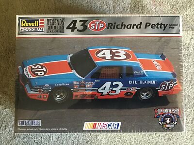 1998 Revell Legends RICHARD PETTY #43 STP Model Kit 1/24 Scale