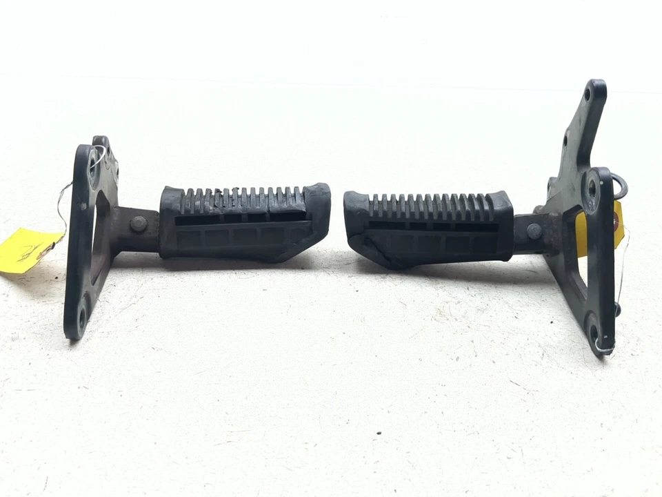 04-09 Juego de estriberas delanteras con soportes para conductor Suzuki GS500F Foto 4 de 4