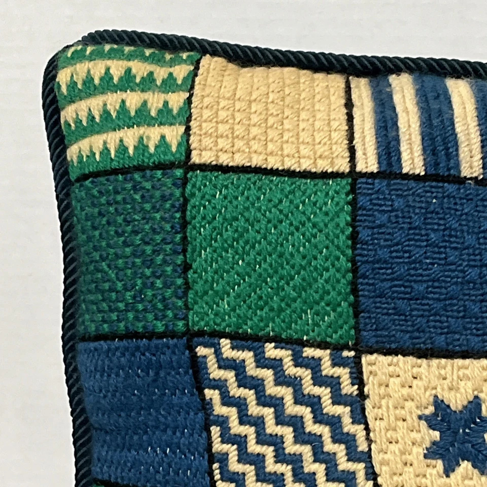 酷酷复古 1975 针绣拼布羊毛枕套 13 英寸 x 13 英寸蓝色绿色 — 第 3/4 张图片