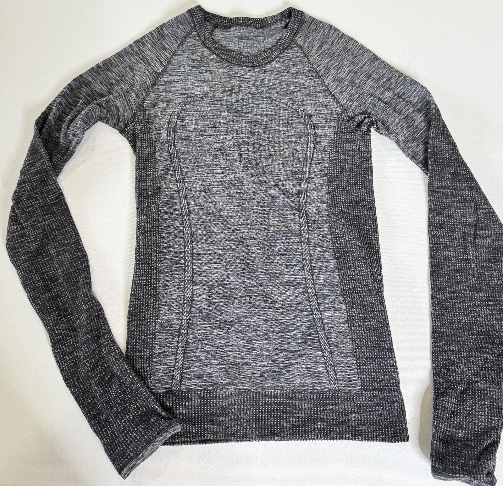 Lululemon Merino Wool Blend Seamless LS Running Top Black Gray Size 4 6 EUC