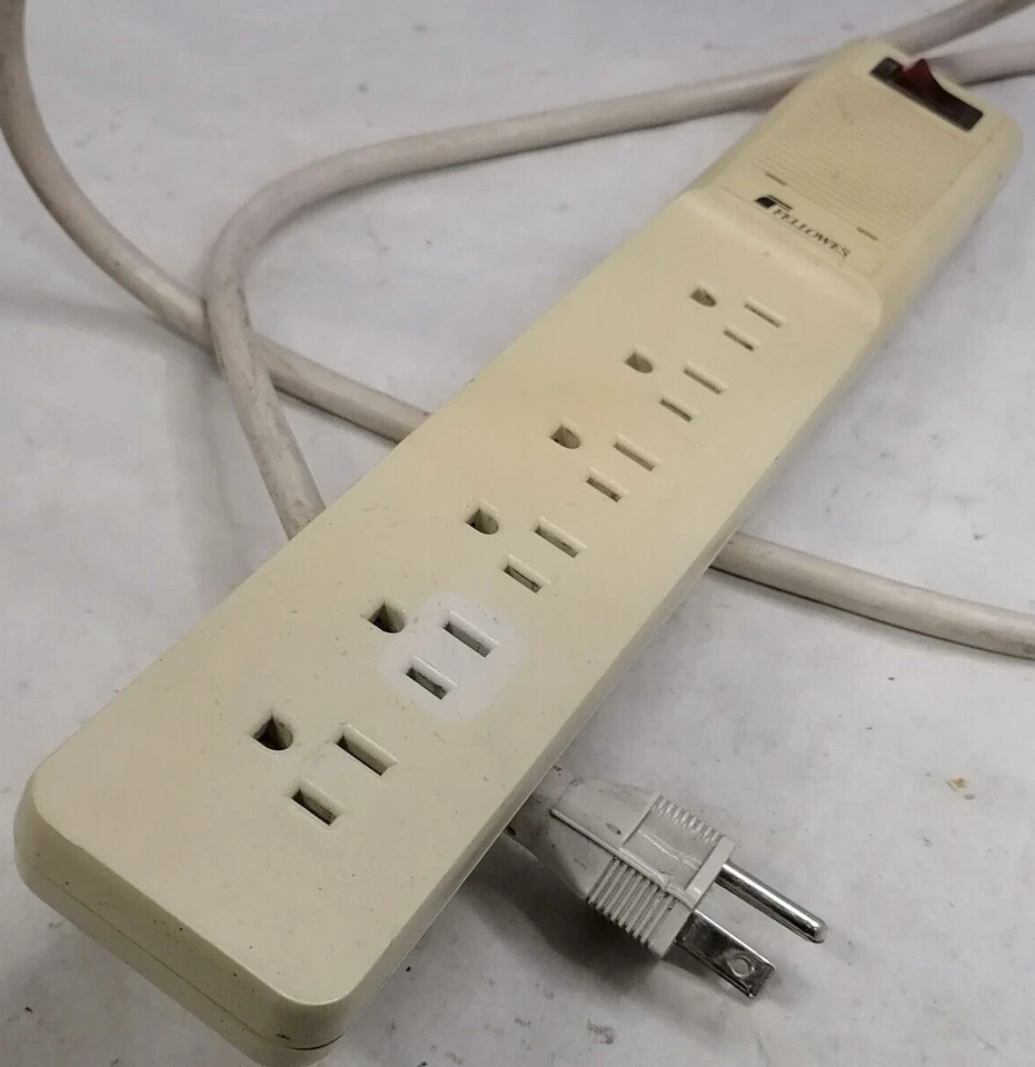 Vintage 1996 Fellowes 99002 Surge Protector 125V / 15 A - Image 2 of 3