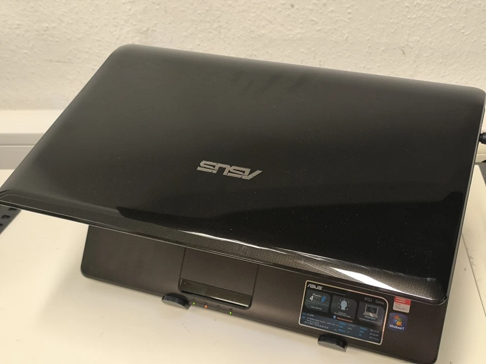 Asus K72JR 17,3″ Windows 7 Gaming Notebook Intel Radeon 5470 - Bild 2 von 3