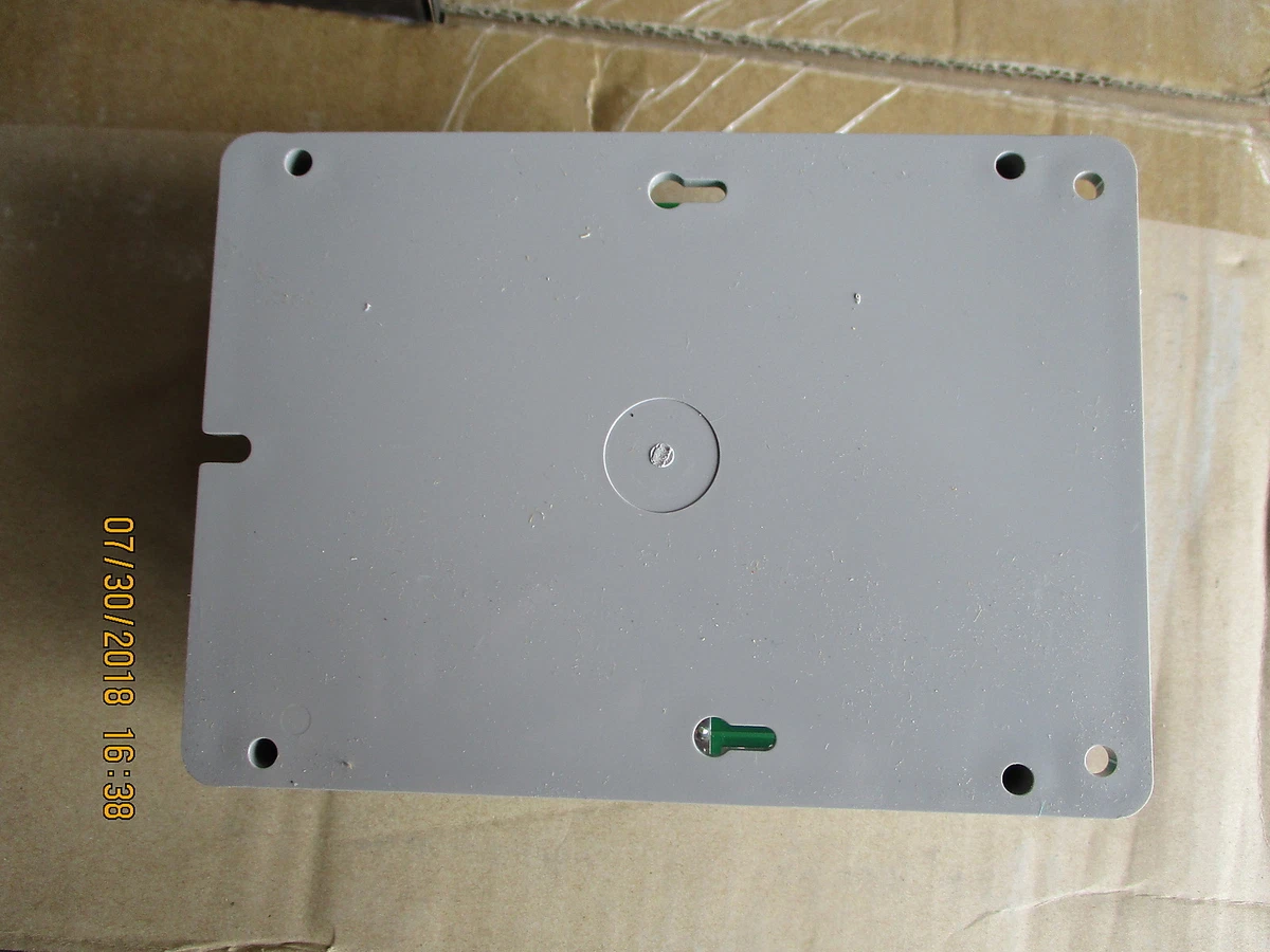 8219056 Intermatic Grasslin 240VAC 60 Hz DEFROST TIMER, Bracket 