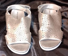 Easy Spirit Women's Perforated Metallic Sandals. Size 8 (#1937 Silver A)