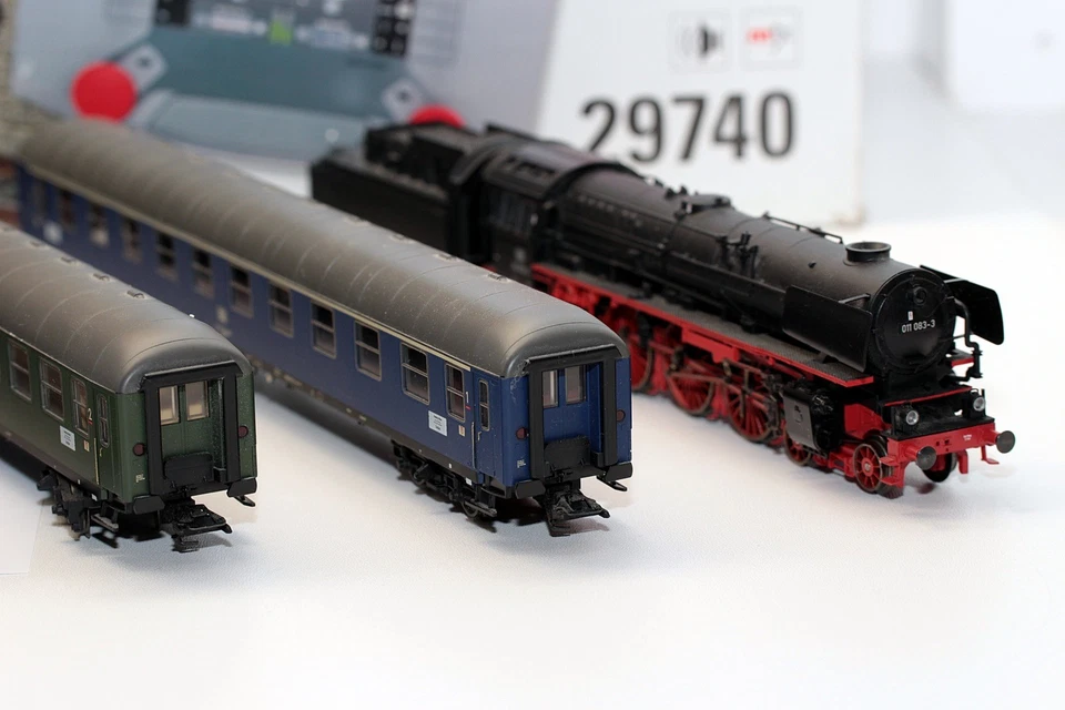 Märklin H0 29740 Mega-Digital-Startpackung Bundesbahn mit 2 Loks, CS2, Wagons... - Bild 3 von 4