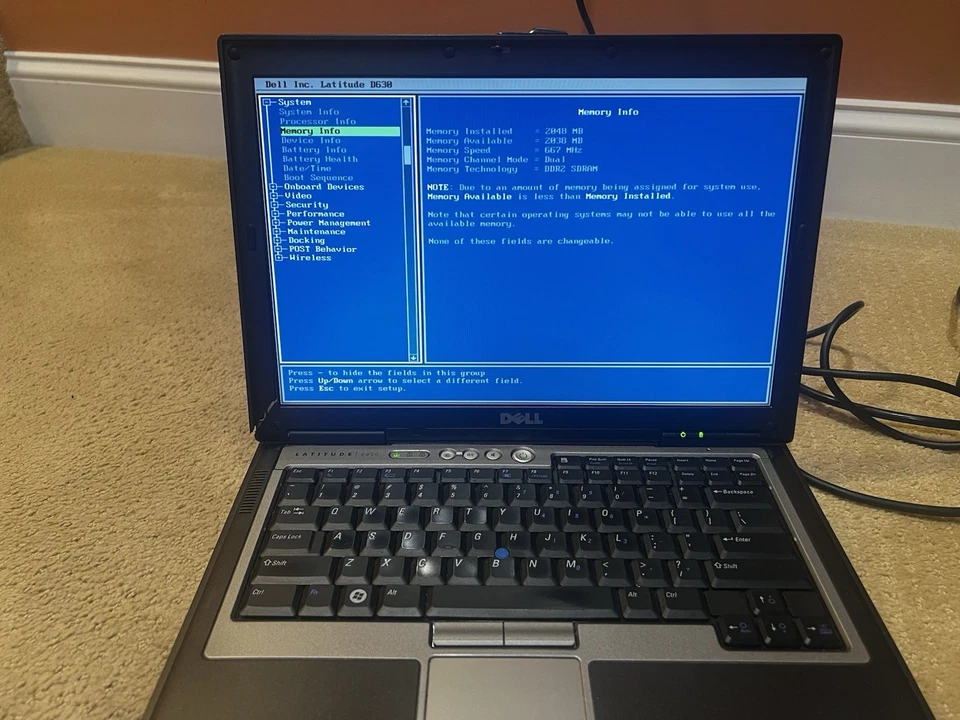 Laptop Dell Latitude D630 15" 1,8 GHz 2 GB necesita batería disco duro y bisel de pantalla Foto 3 de 4