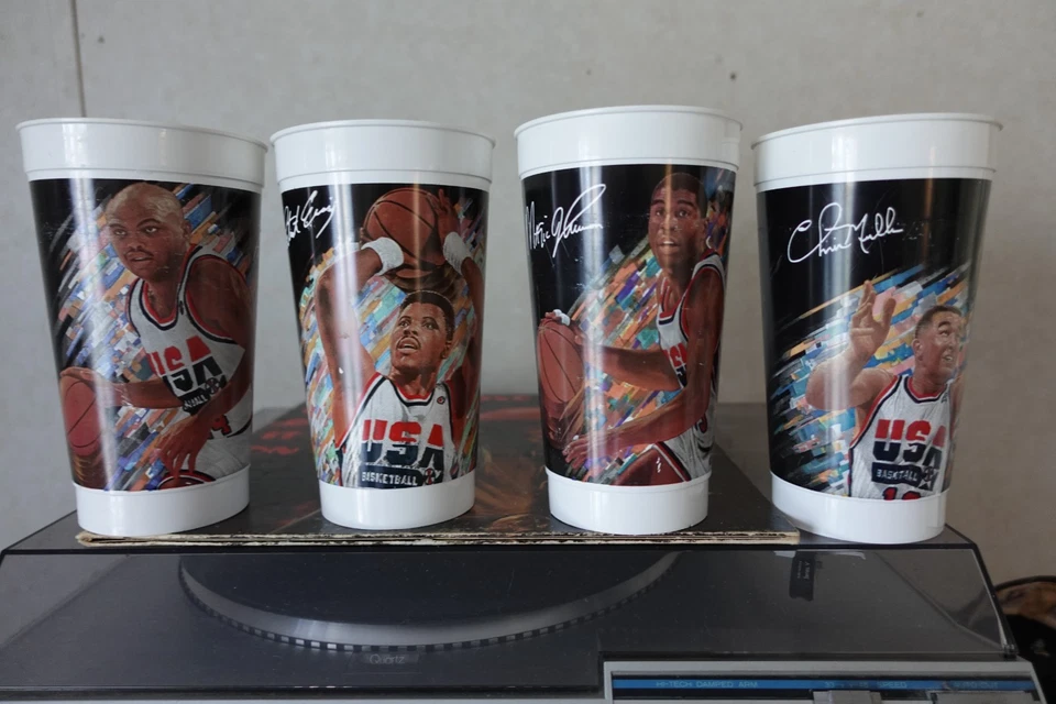 Memorabilia del Dream Team de baloncesto olímpico 1992 y 1994: tazas McDonald's vintage Foto 2 de 4