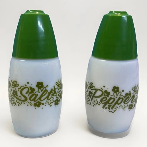New ListingVTG GEMCO WESTINGHOUSE AVOCADO GREEN CRAZY DAISY SALT & PEPPER SHAKERS CORELLE!