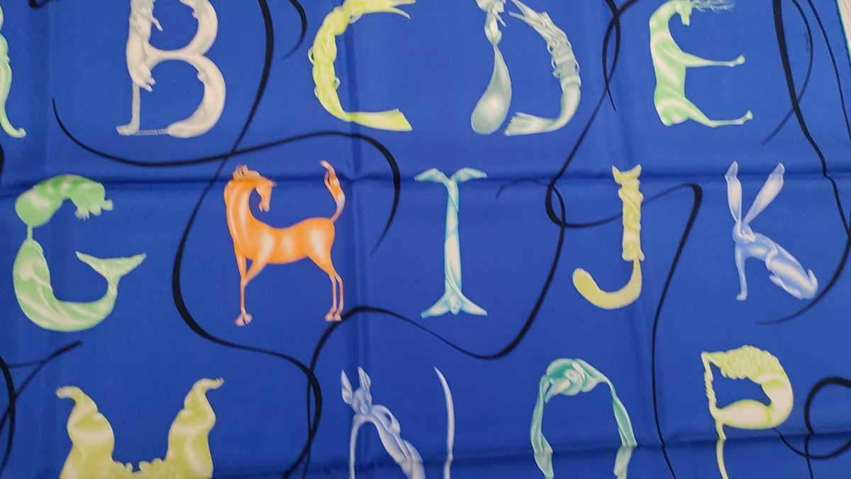稀少 HERMES カレ90 ANIMAL ALPHABET 稀少 HERMES カレ90 ANIMAL ALPHABET