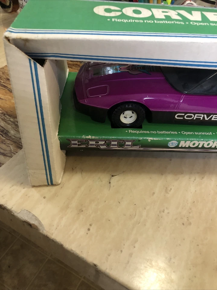 Corvette Ertl escala 1/16 púrpura motorizado Foto 2 de 4